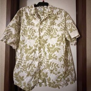 H&M Short-Sleeve Button-Down Shirt in Olive and Cream Leaf Print